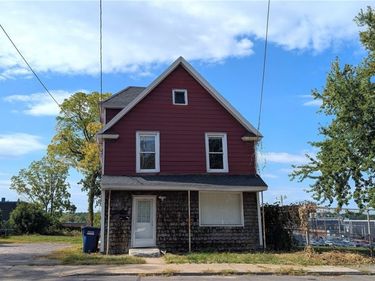 1121 Wolf St , Syracuse, NY 13208