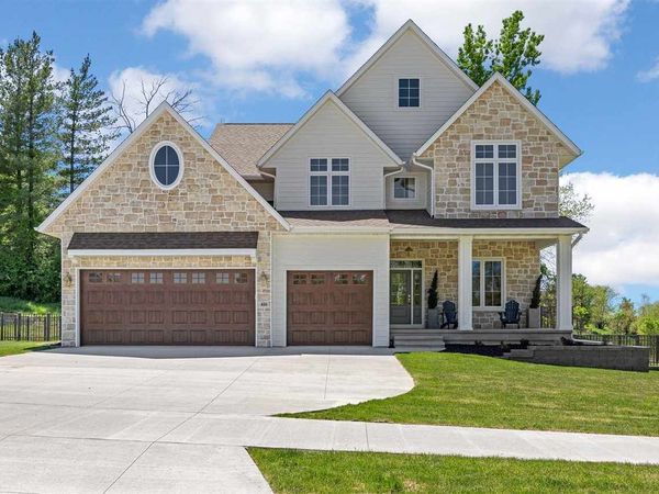 416 Auburn Ridge Rd, Coralville, IA 52241