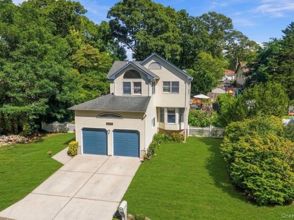 277 Smith Road , Shirley, NY 11967