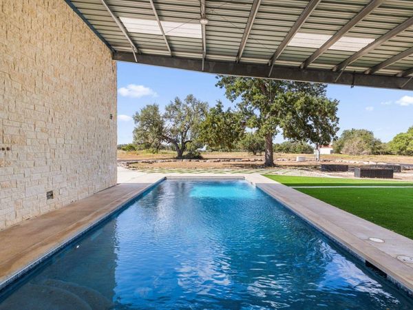 131 S Tailwind DR, Blanco, TX 78606