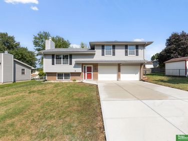 15107 Versaille Street, Bellevue, NE 68123