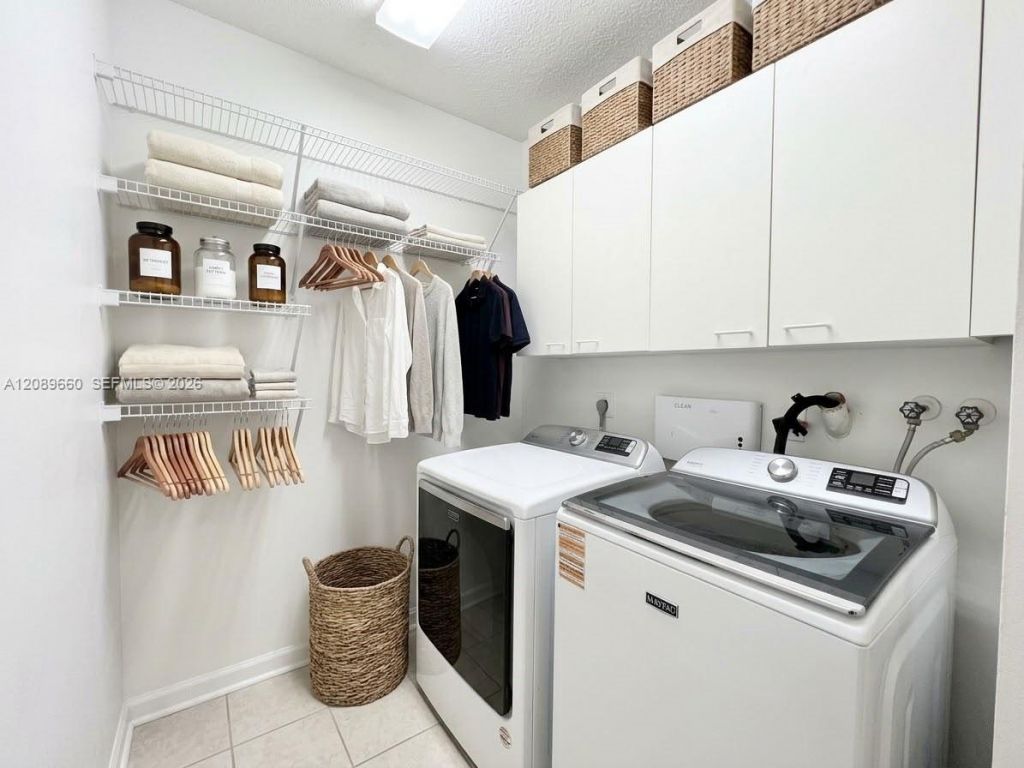 811 NW 155th Ter , Pembroke Pines, FL 33028 Photo