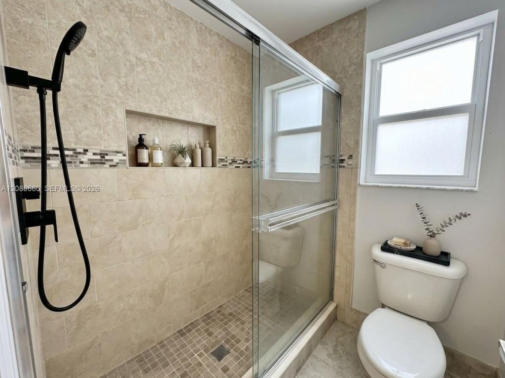 811 NW 155th Ter , Pembroke Pines, FL 33028 Photo