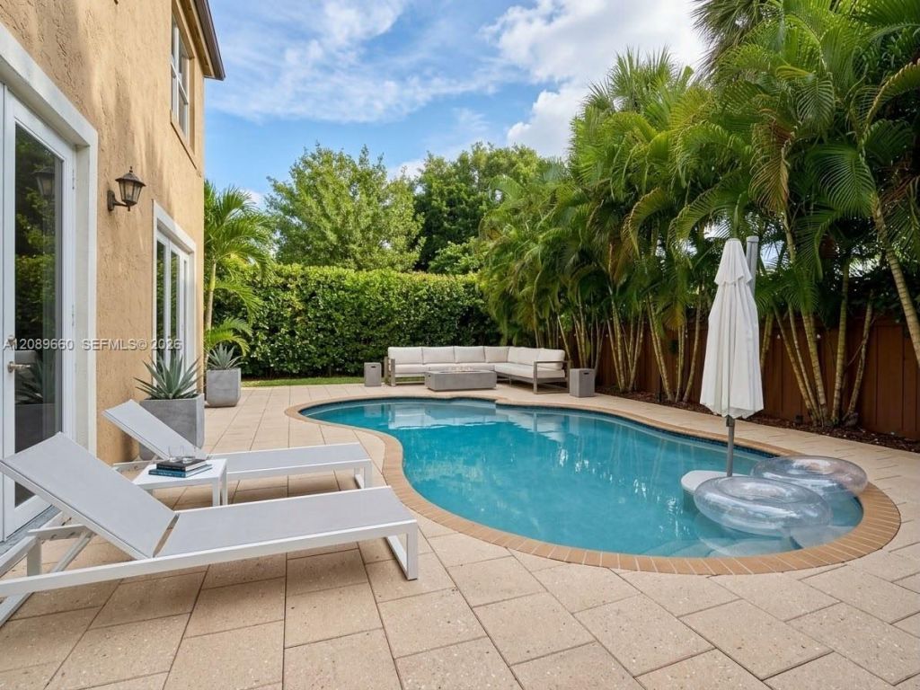 811 NW 155th Ter , Pembroke Pines, FL 33028 Photo
