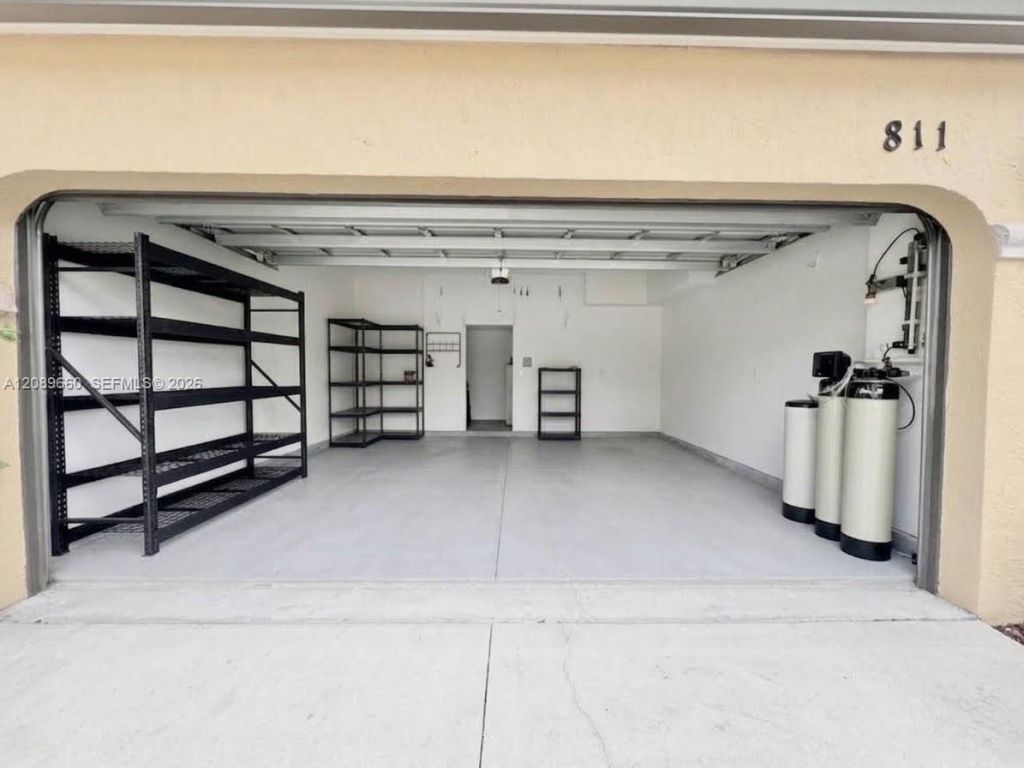 811 NW 155th Ter , Pembroke Pines, FL 33028 Photo