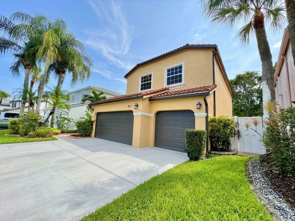 811 NW 155th Ter , Pembroke Pines, FL 33028 Photo