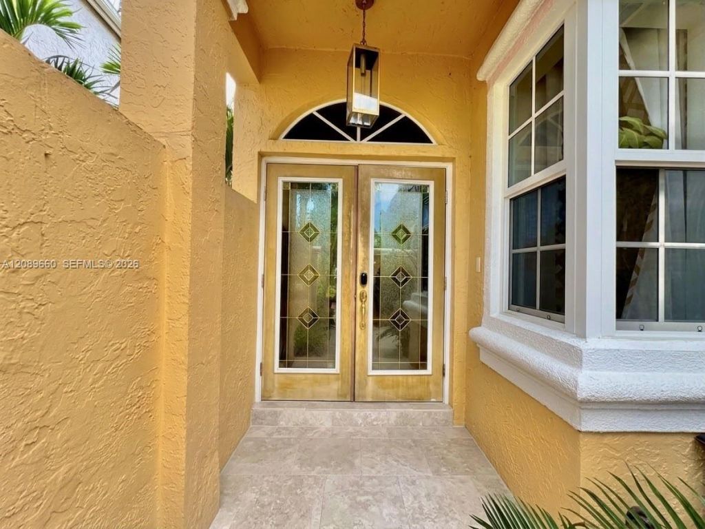 811 NW 155th Ter , Pembroke Pines, FL 33028 Photo