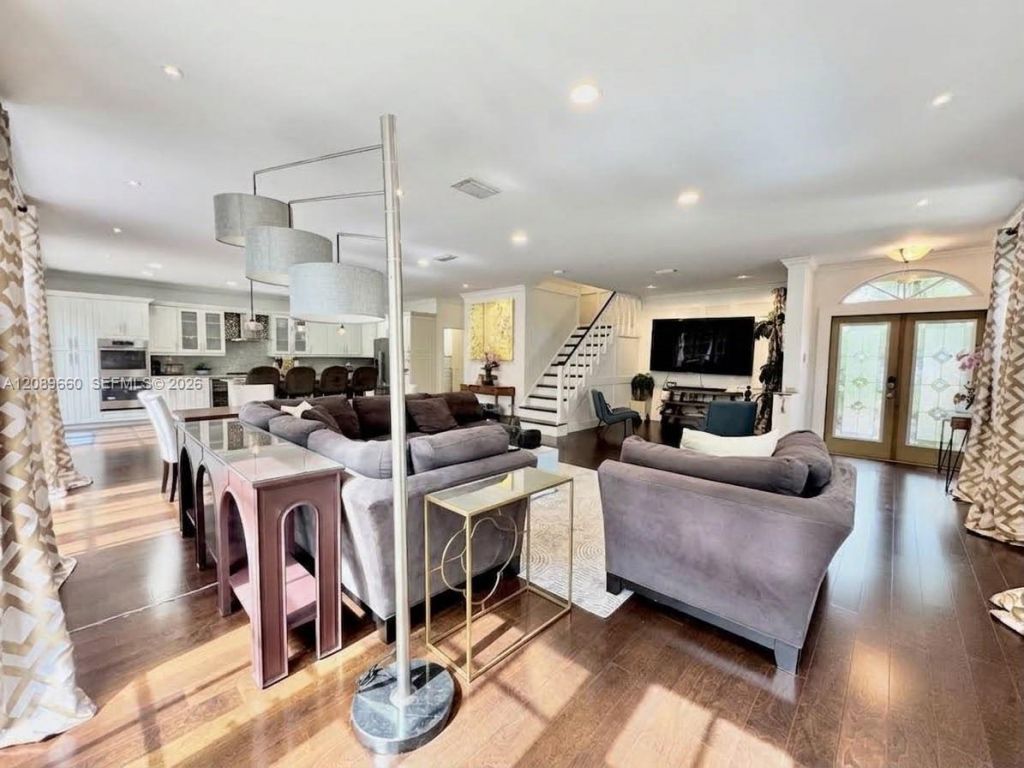 811 NW 155th Ter , Pembroke Pines, FL 33028 Photo