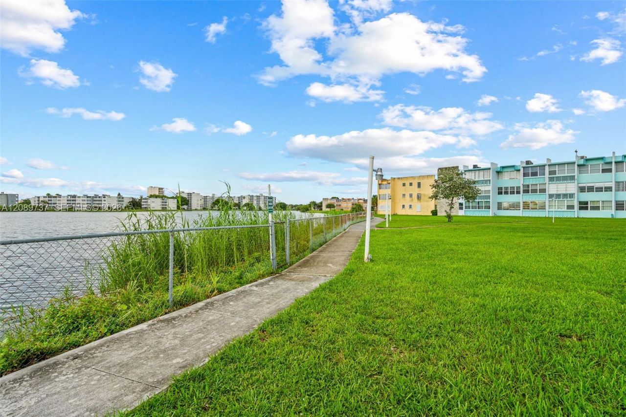 1481 NE Miami Gardens Dr, Unit 363, Miami, FL 33179 Photo