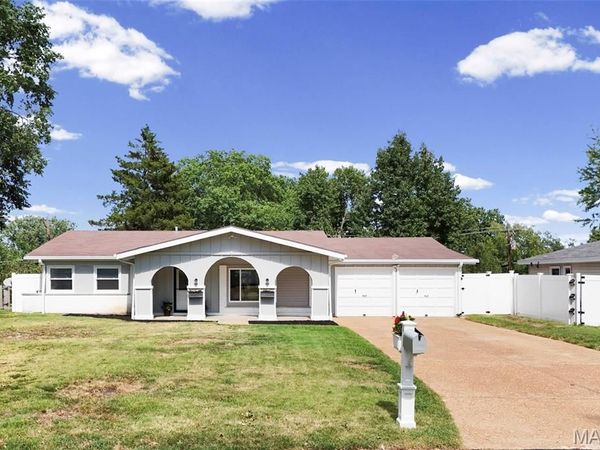 711 Caspian Lane, St Louis, MO 63125