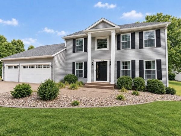 2520 Buckingham Avenue , Bettendorf, IA 52722