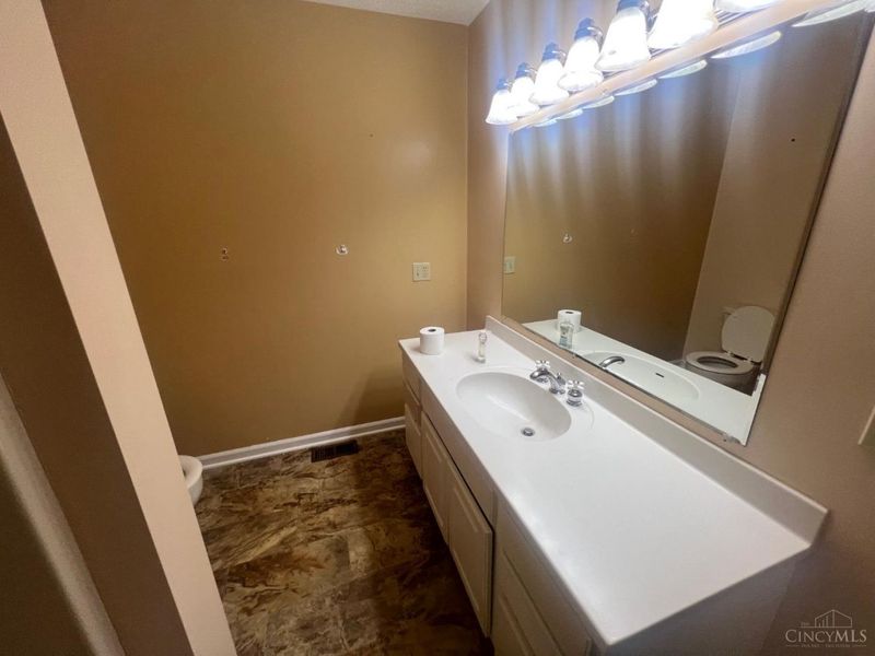 815 Kathryn Place, Wilmington, OH 45177 Photo 6