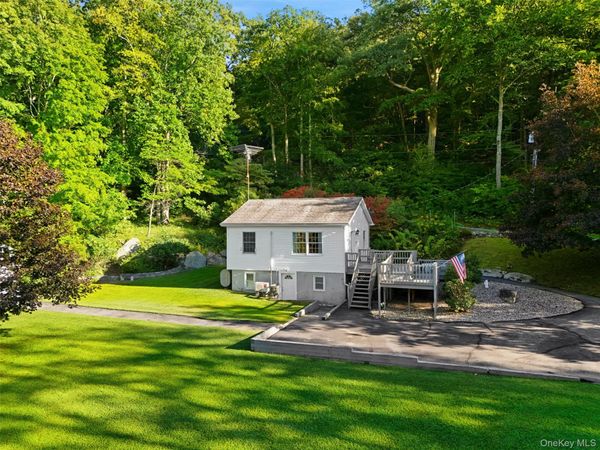 72 N Knapp Court , Hopewell Junction, NY 12533