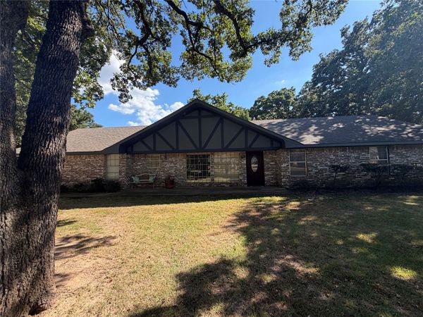 8 Town and Country Circle, Ardmore, OK 73401
