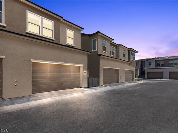 11450 Contour Avenue , Las Vegas, NV 89138