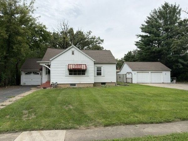 3904 Grove Avenue , McHenry, IL 60050