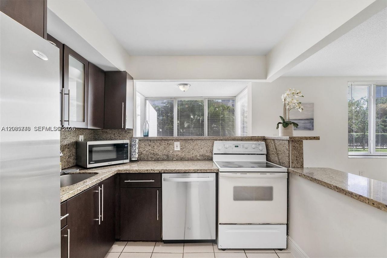 250 180th Dr, Unit 158, Sunny Isles Beach, FL 33160 Photo