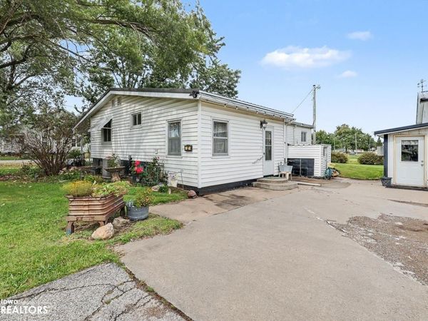 127 16th Avenue W, Albia, IA 52531