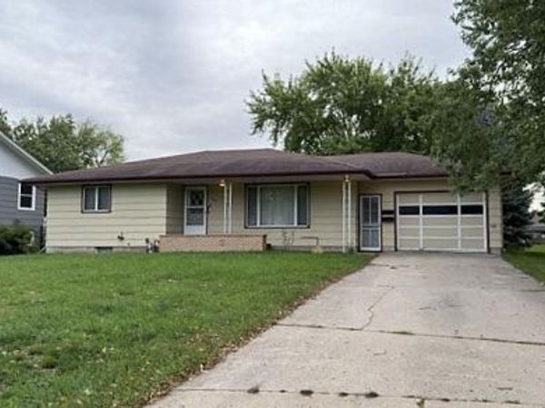 1421 12th Avenue, Windom, MN 56101