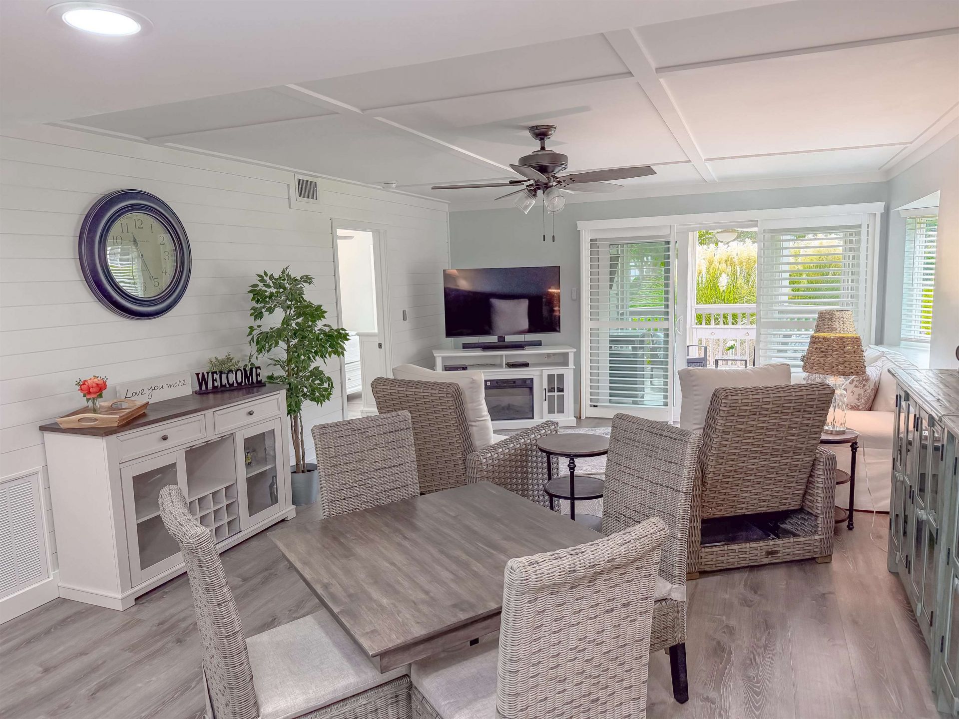 323 Wendover Ct. Photo 16