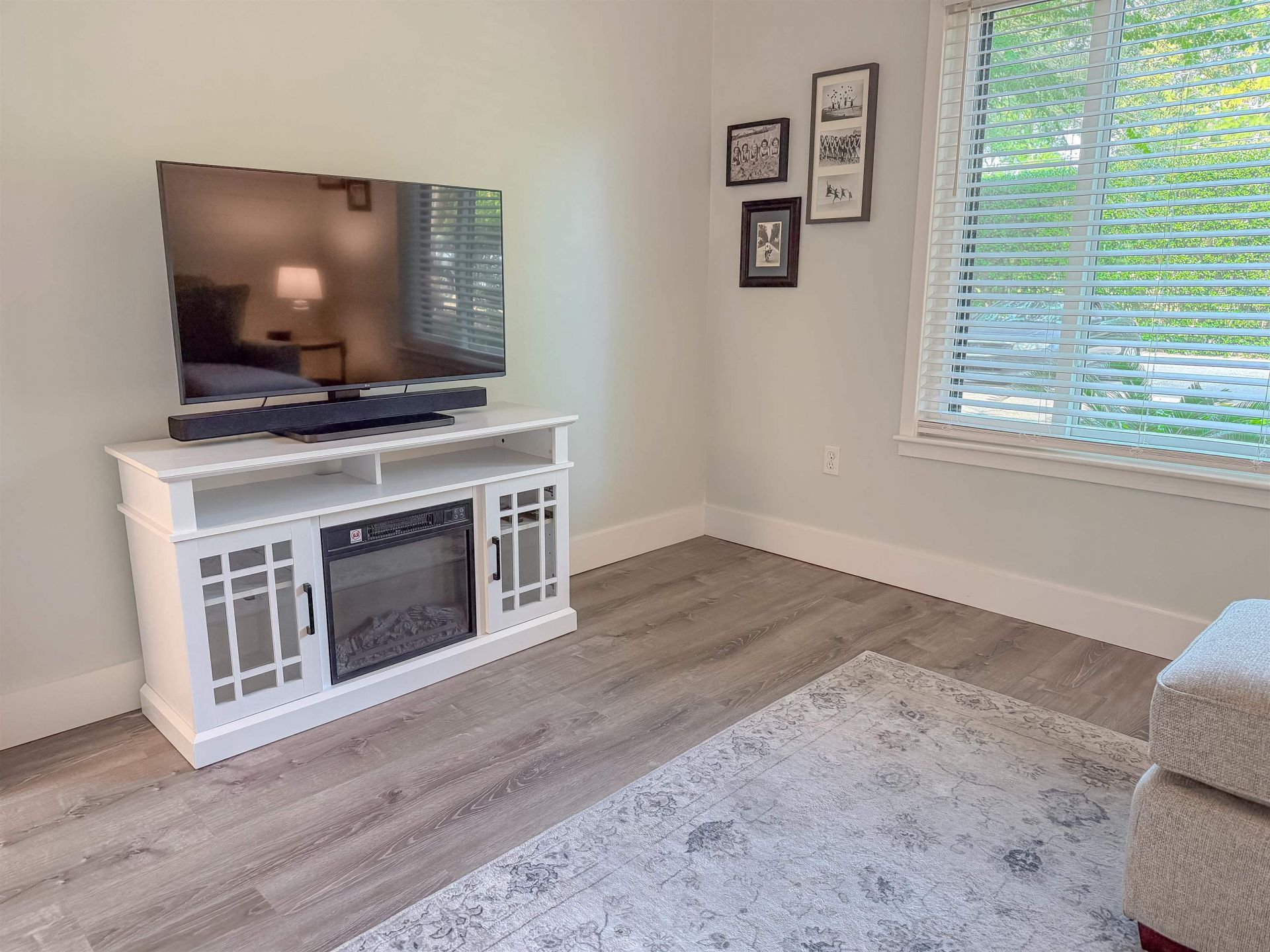 323 Wendover Ct. Photo 26