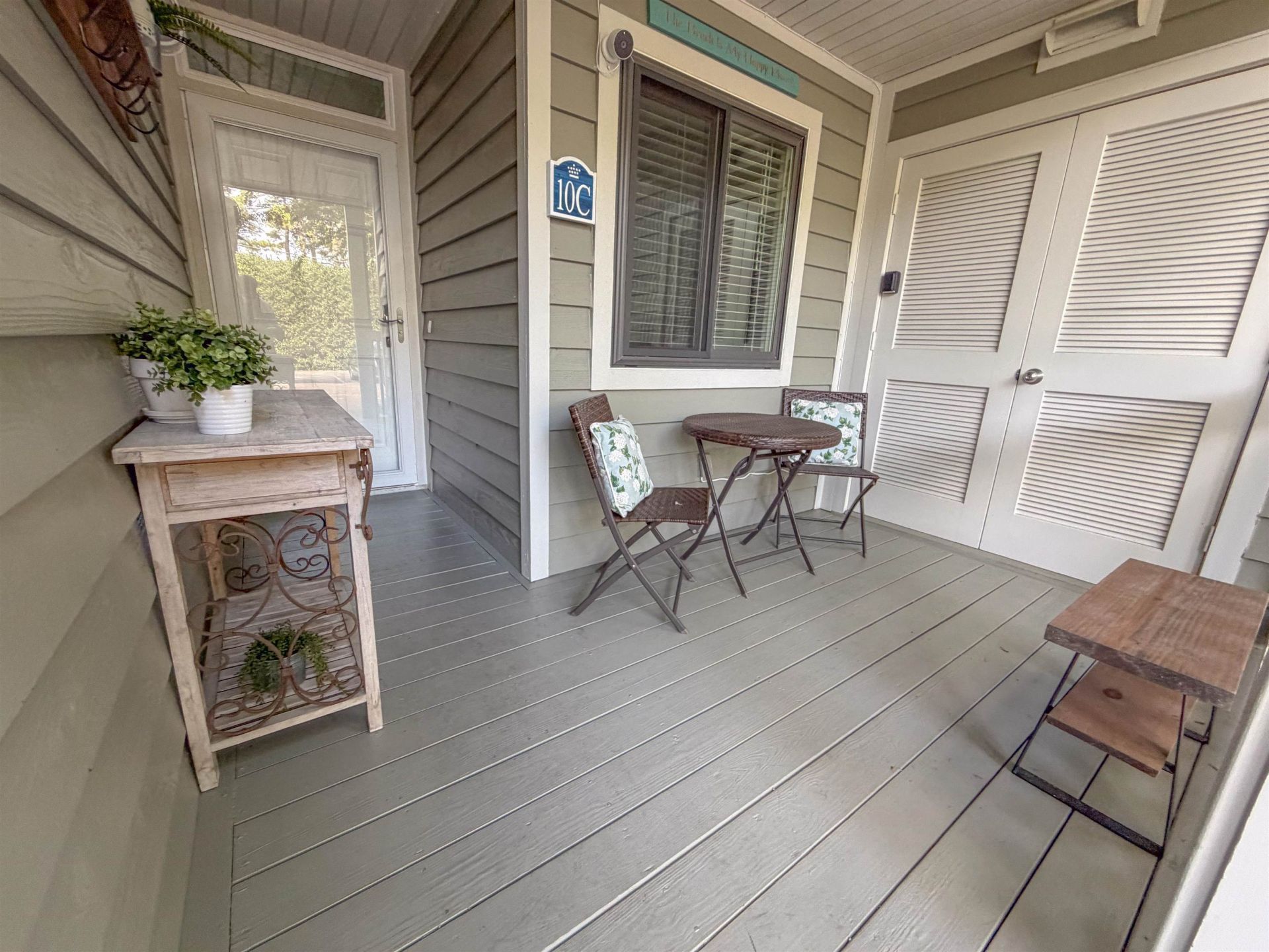 323 Wendover Ct. Photo 5