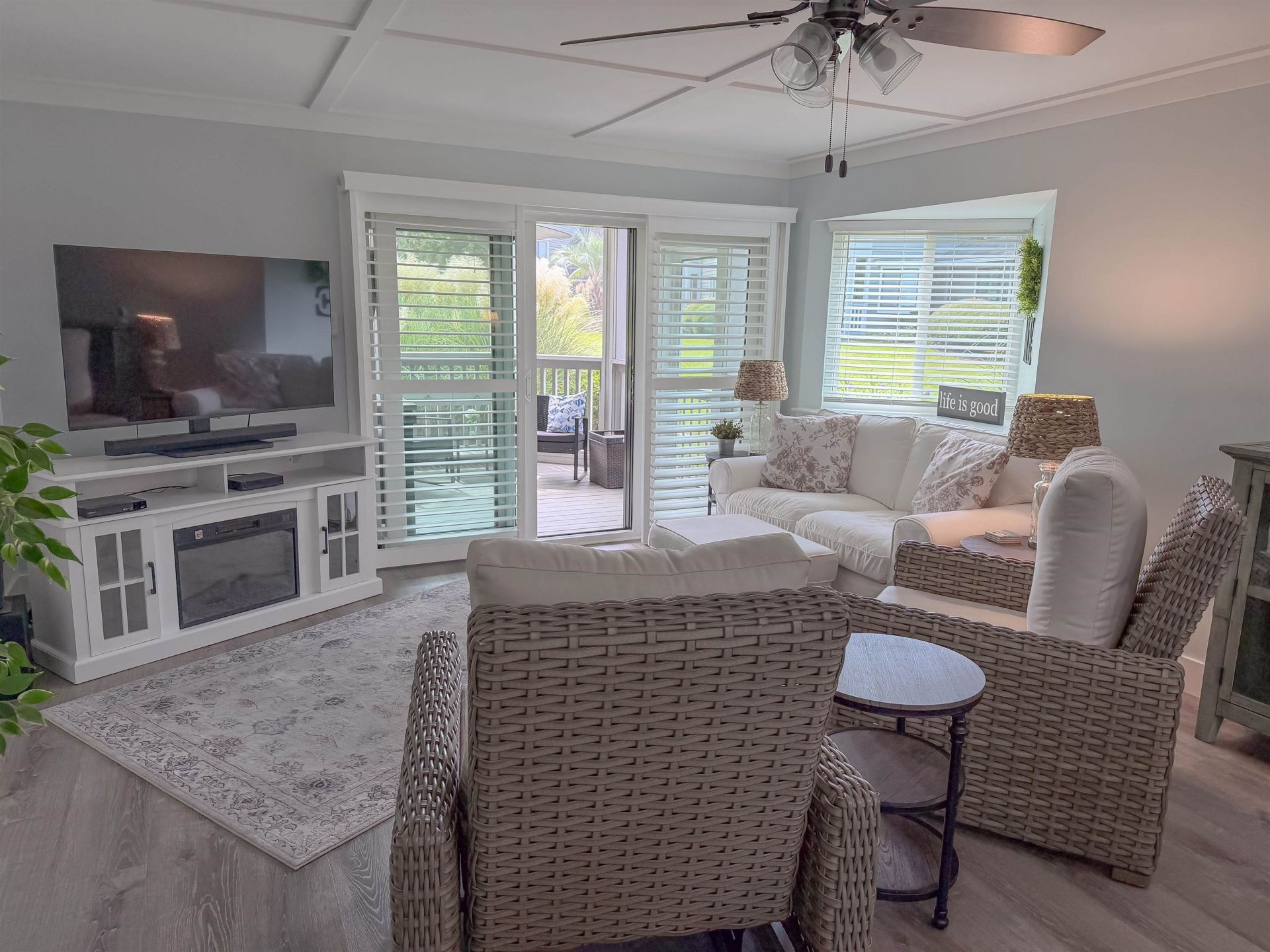 323 Wendover Ct. Photo 9