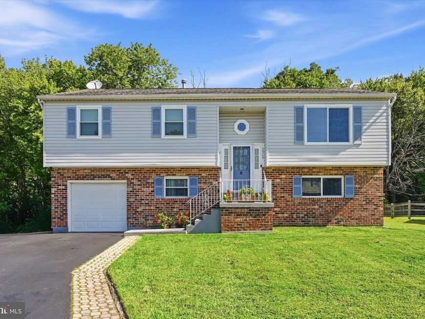 2309 Ferncroft Circle, Upper Chichester, PA 19061 Main Photo