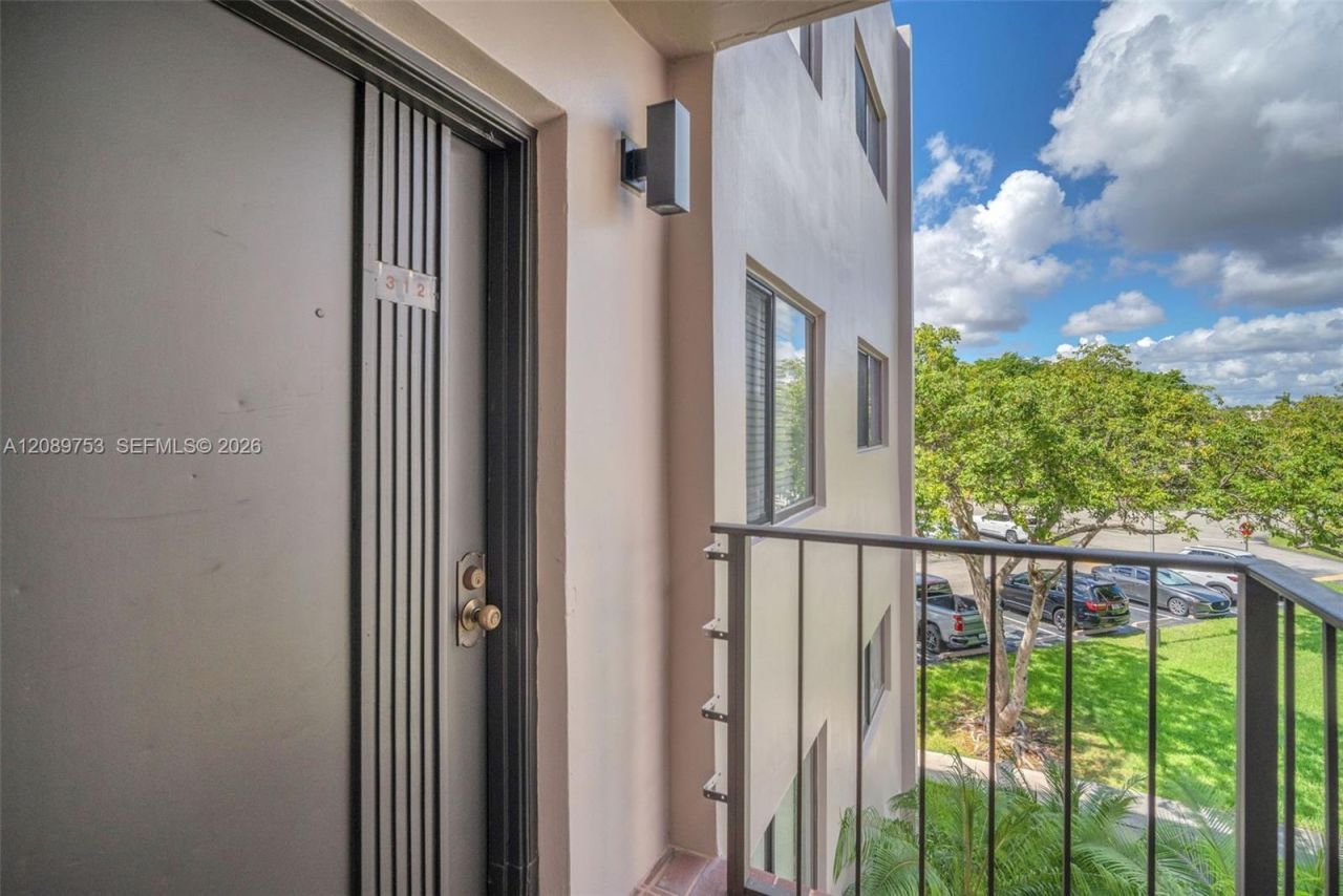 8700 SW 133rd Ave Rd, Unit 312, Miami, FL 33183 Photo