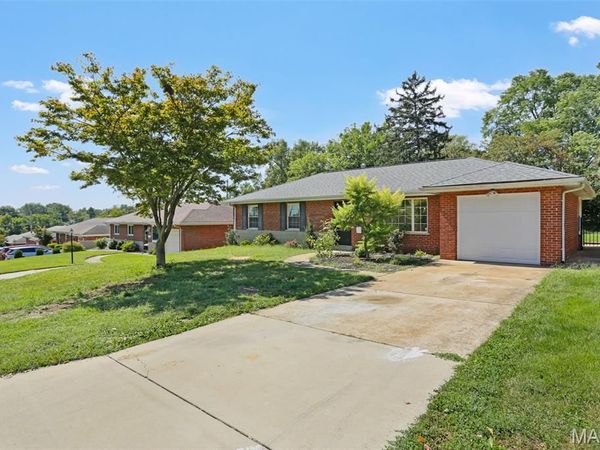 9609 Howerton Drive, St Louis, MO 63123