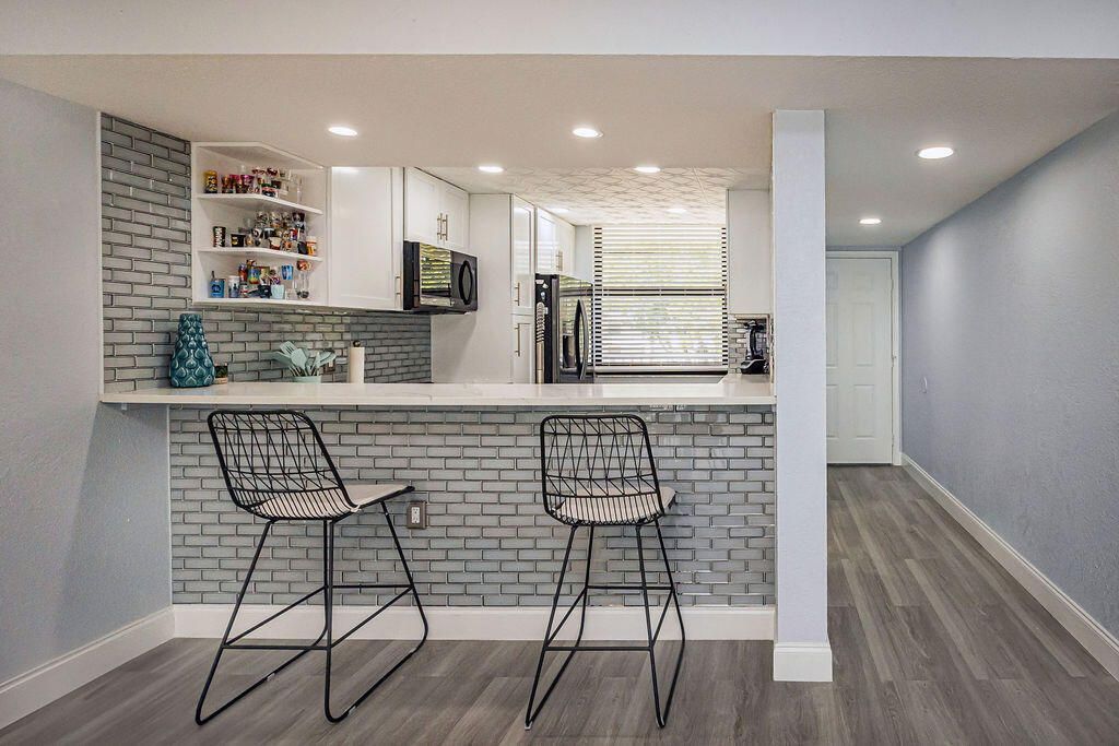 3630 Whitehall Drive, Unit 301, West Palm Beach, FL 33401 Photo