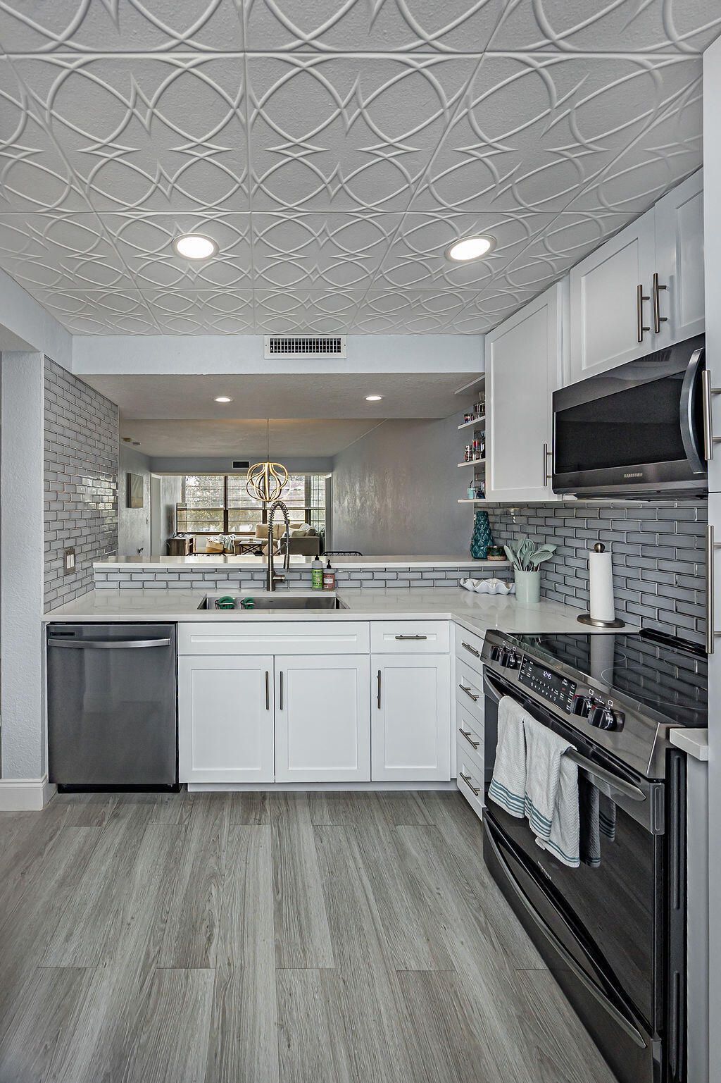 3630 Whitehall Drive, Unit 301, West Palm Beach, FL 33401 Photo