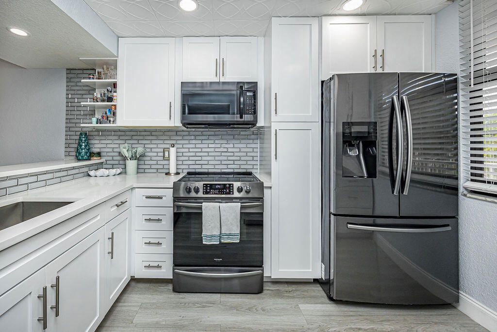 3630 Whitehall Drive, Unit 301, West Palm Beach, FL 33401 Photo