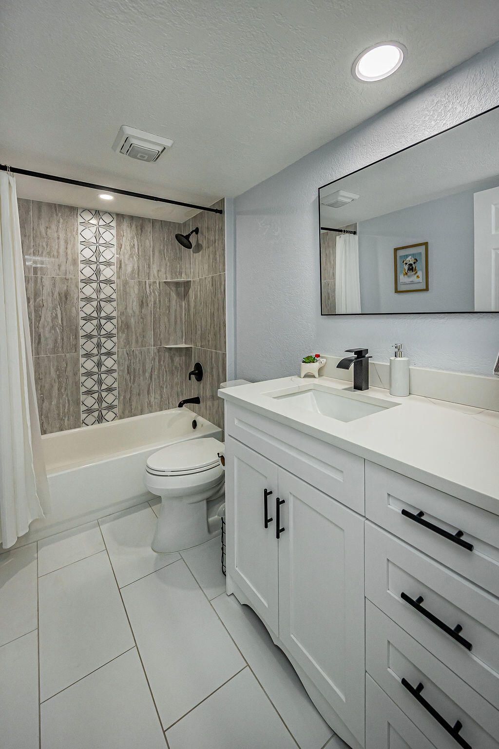 3630 Whitehall Drive, Unit 301, West Palm Beach, FL 33401 Photo