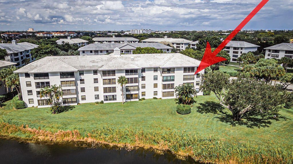 3630 Whitehall Drive, Unit 301, West Palm Beach, FL 33401 Photo