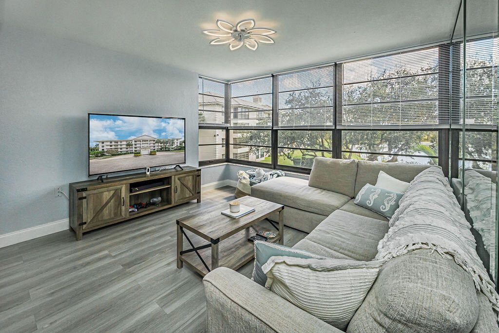 3630 Whitehall Drive, Unit 301, West Palm Beach, FL 33401 Photo