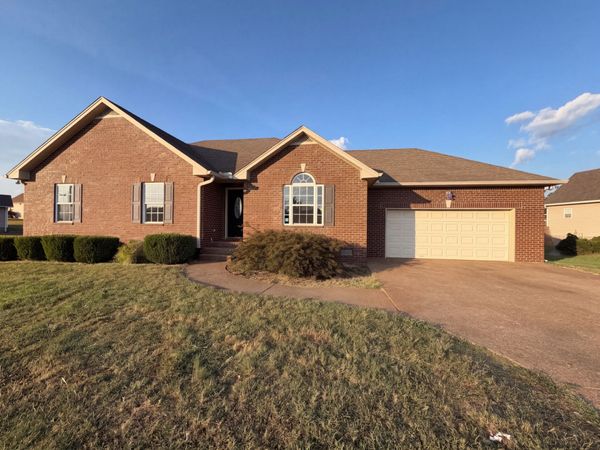 111 Beaver Creek Dr , Portland, TN 37148