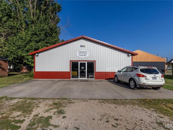 612 W Oak Street, Dexter, MO 63841
