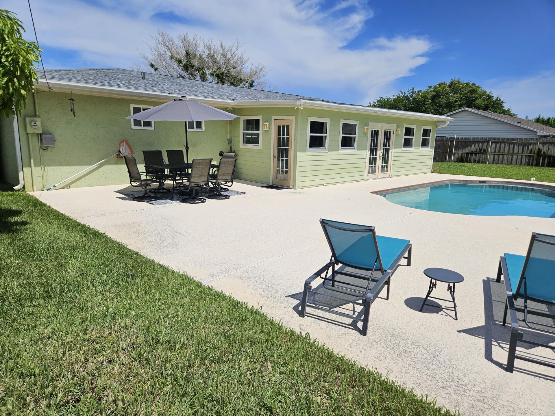 1590 NE 23rd Terrace, Jensen Beach, FL 34957 Photo