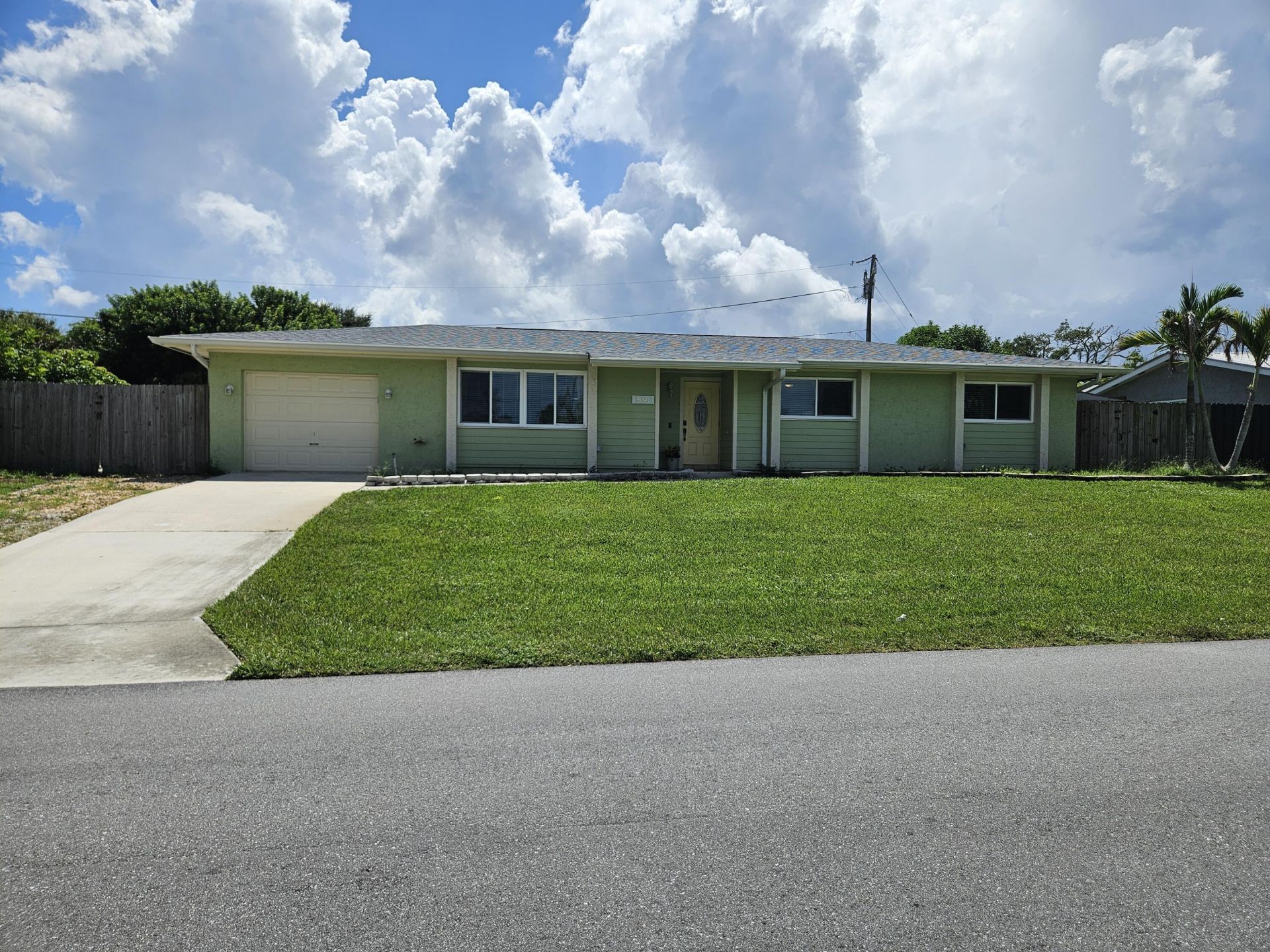 1590 NE 23rd Terrace, Jensen Beach, FL 34957 Photo
