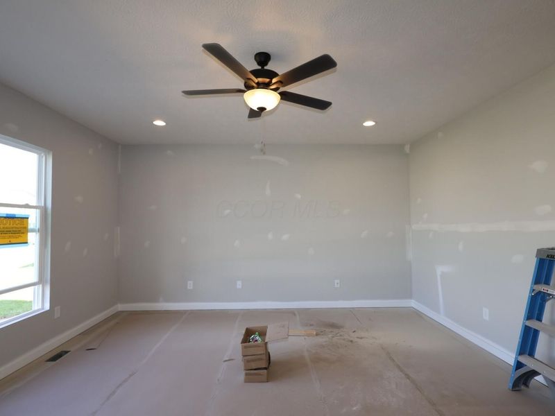 362 Oakmont Drive, Commercial Point, OH 43116 Photo 4