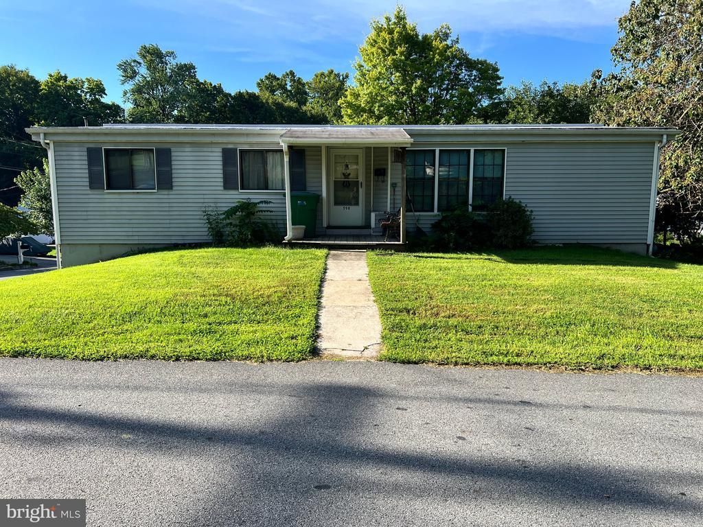 598 E HAZEL AVENUE , MARIETTA, PA 17547
