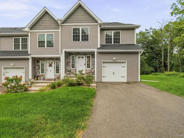 809 Fairway Court , New Windsor, NY 12553