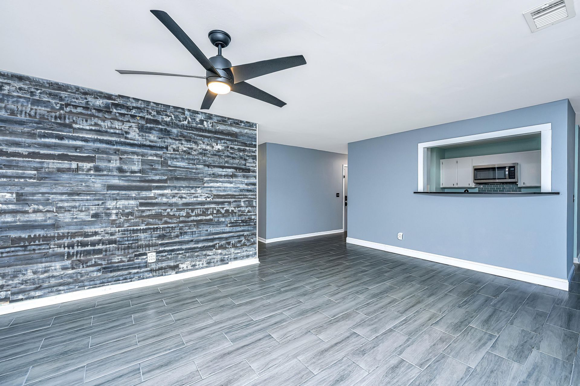 403 Greenmeadow Drive Photo 5