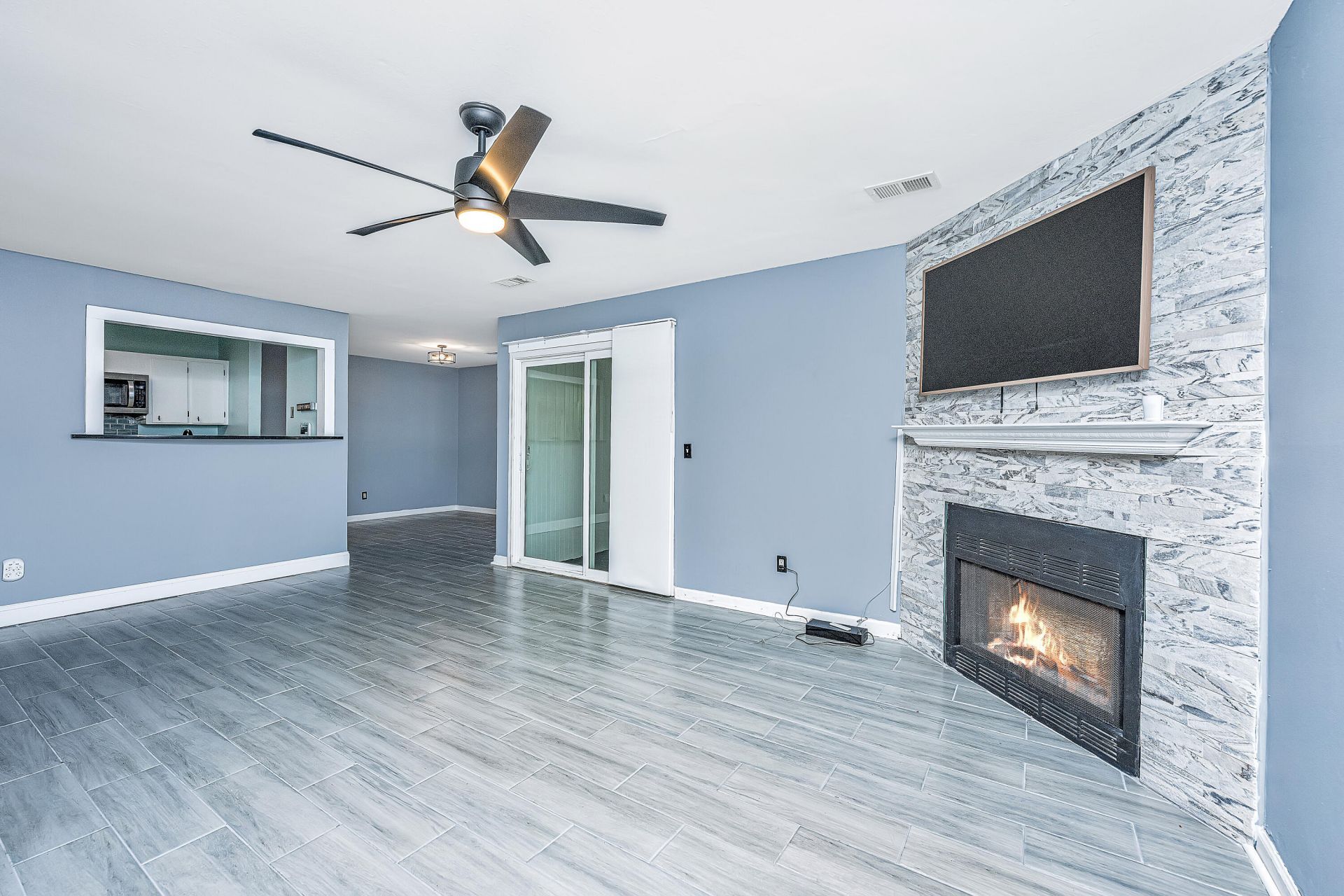 403 Greenmeadow Drive Photo 7
