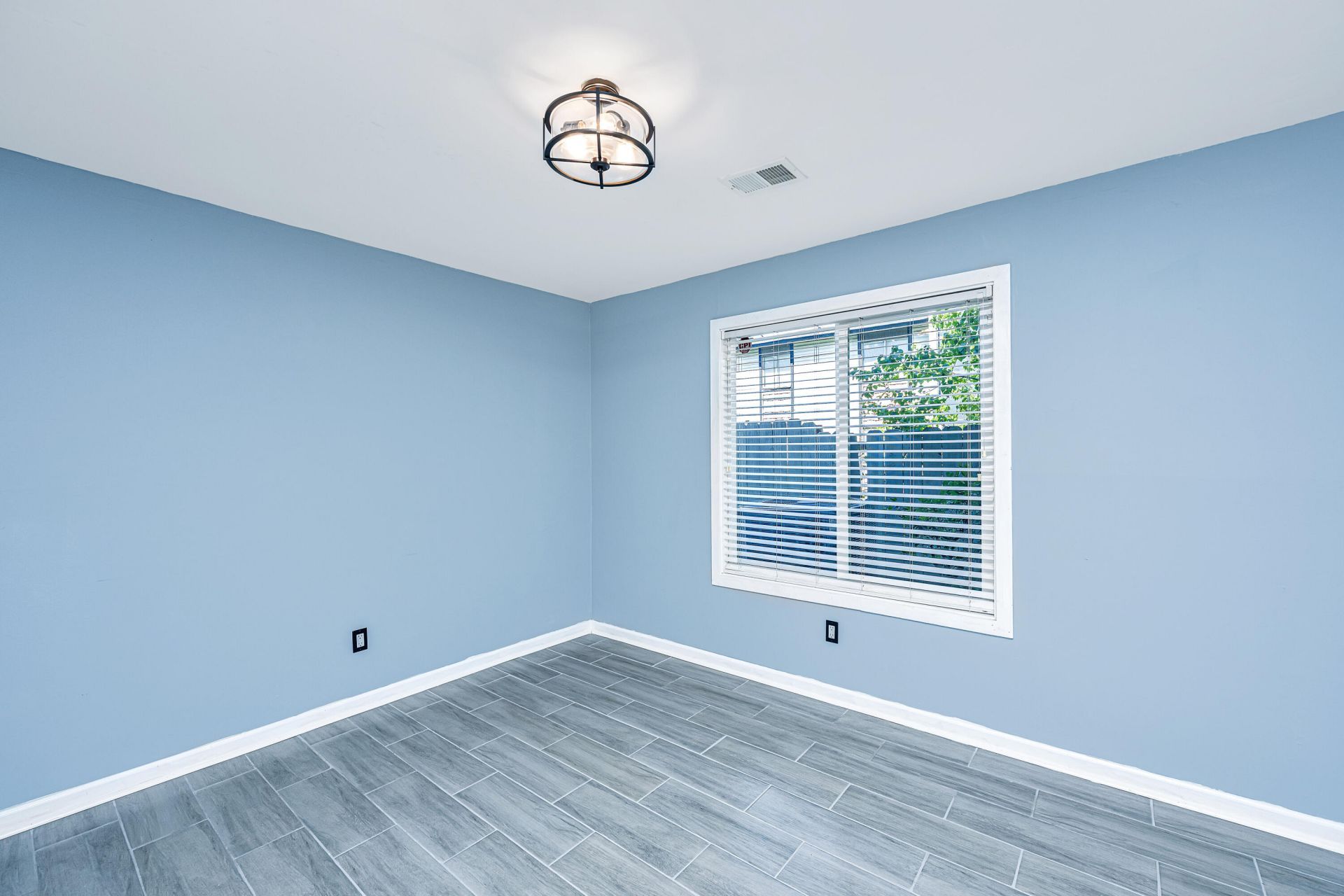 403 Greenmeadow Drive Photo 8