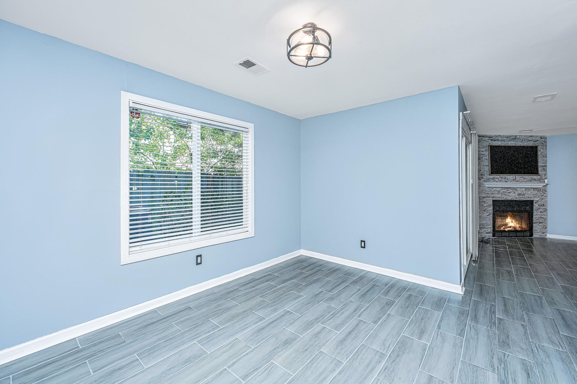 403 Greenmeadow Drive Photo 9