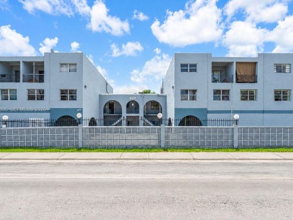 1300 W 53rd St , Unit 20, Hialeah, FL 33012