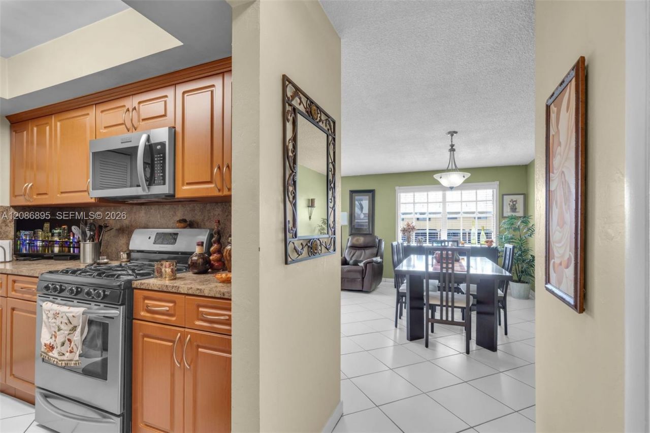 1300 W 53rd St, Unit 20, Hialeah, FL 33012 Photo
