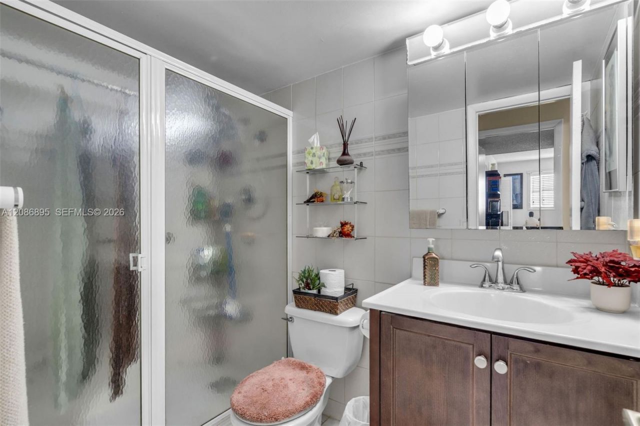 1300 W 53rd St, Unit 20, Hialeah, FL 33012 Photo